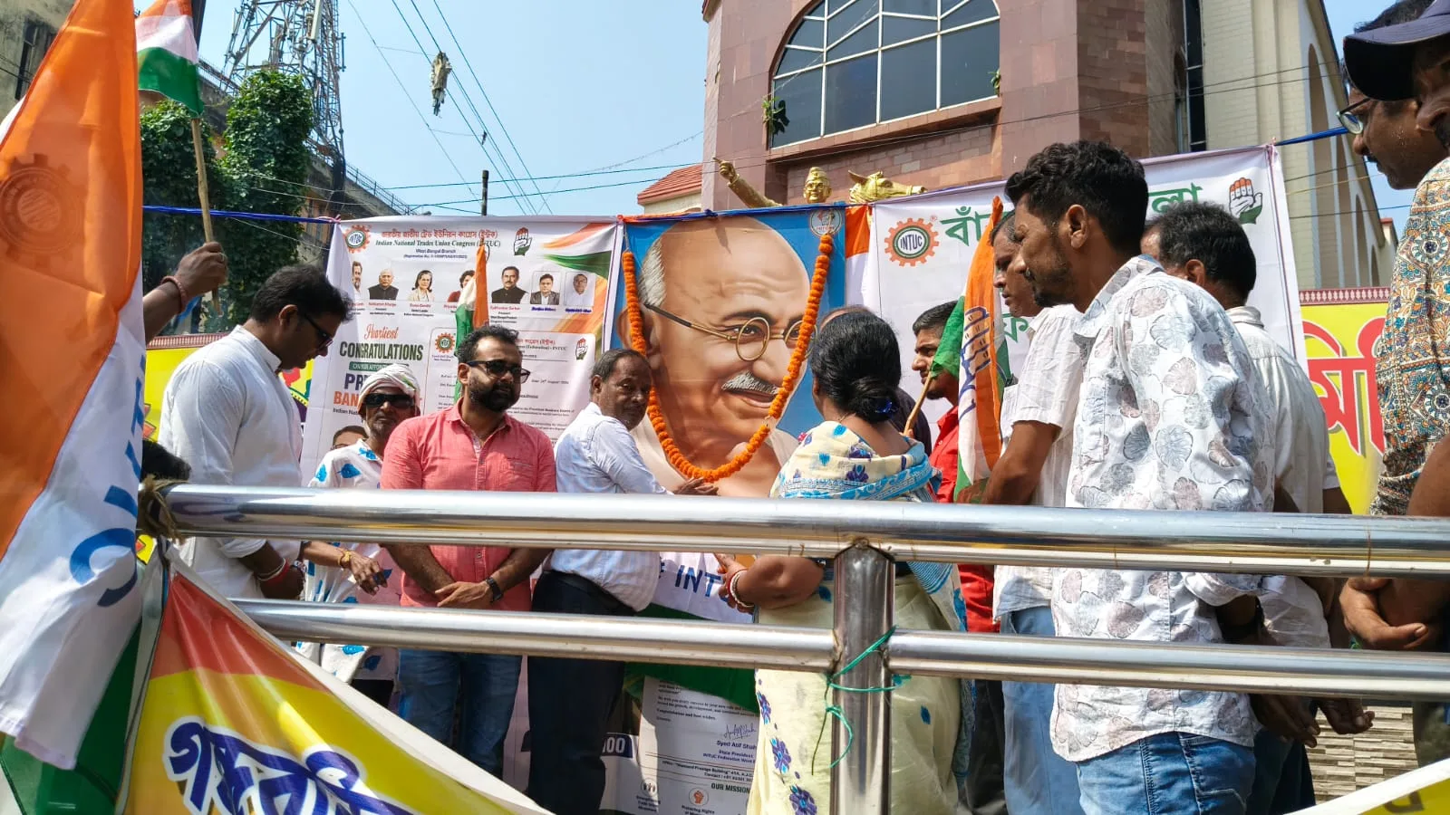 গান্ধিজির জন্মদিন পালনের অনুষ্ঠানে বাঁকুড়ায় কংগ্রেসে যোগ দিলেন বেশ কিছু রাজনৈতিক কর্মী