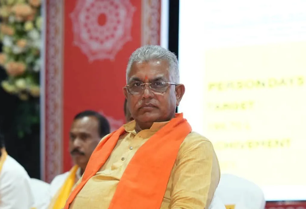 তৃণমূল ভাঙনের মুখে, রাজ্যে পরিবর্তন নিশ্চিত,একাধিক ইস্যুতে চাঁচাছোলা দিলীপ ঘোষ
