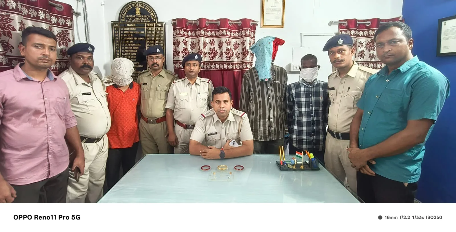 জীবনতলায় বাড়িতে চুরি।ঘটনায় তিনজন গ্রেফতার, উদ্ধার চুরি যাওয়া সমস্ত সোনার গয়না