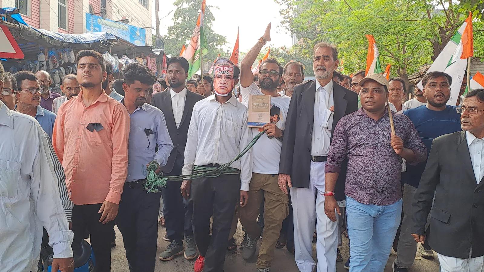 রাহুল-প্রিয়াঙ্কার ওপর হামলার প্রতিবাদ,বাঁকুড়ায় কংগ্রেসের অভিনব মিছিল