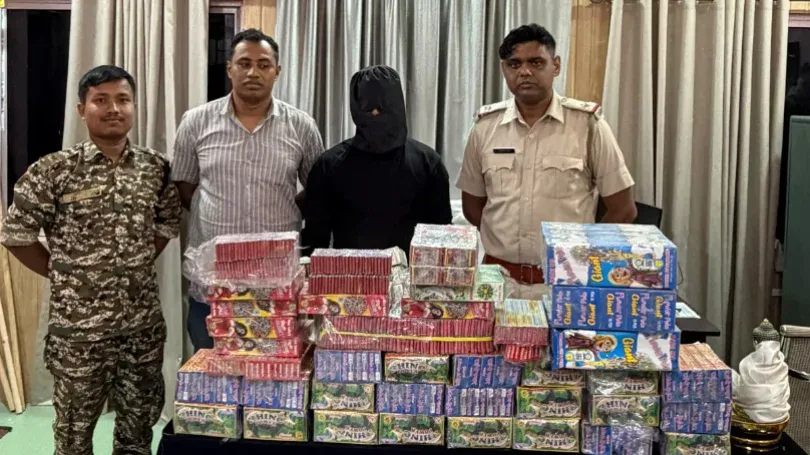 বিপুল পরিমাণ বাজি উদ্ধার, গ্রেফতার এক