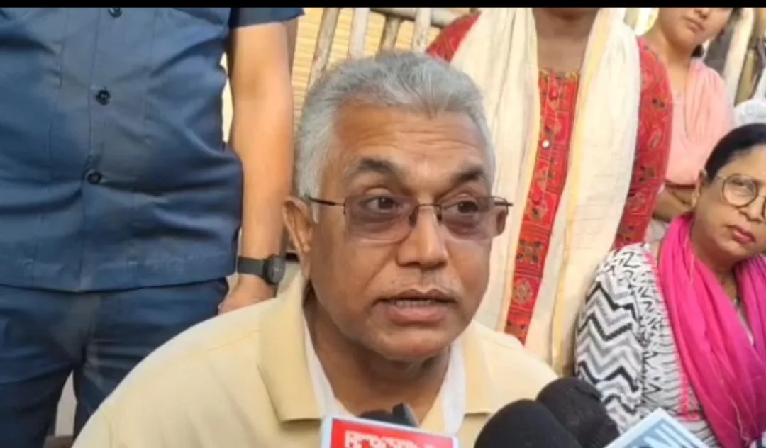 কেন্দ্রীয় ও রাজ্যের বিরোধীদের একাধিক মন্তব্যের তীব্র কটাক্ষ করলেন রাজ্যের মন্ত্রী দিলীপ ঘোষ