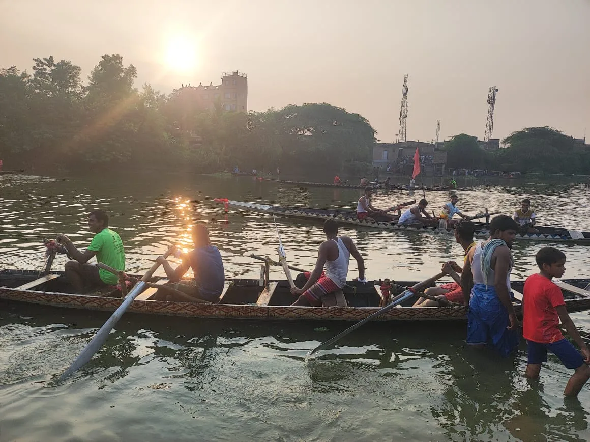 পিয়ালী নদীতে ৪১তম বর্ষের নৌকাবাইচ প্রতিযোগিতা