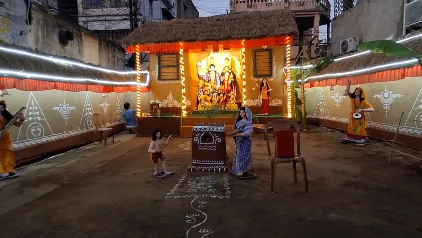 পেশা বদলালেও অমলিন আবেগ: বর্ধমানের তা-বাজারে লক্ষ্মীপুজো ঘিরে সাত দিনের উৎসব