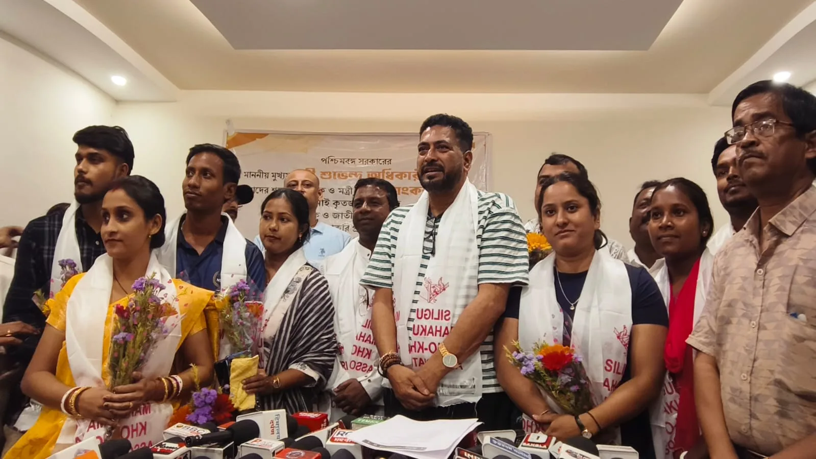 মঞ্চেক কৃতি খেলোয়াড়রা