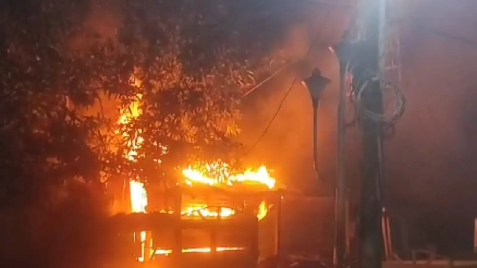 মেমারিতে কাঠের দোকানে ভয়াবহ আগুন