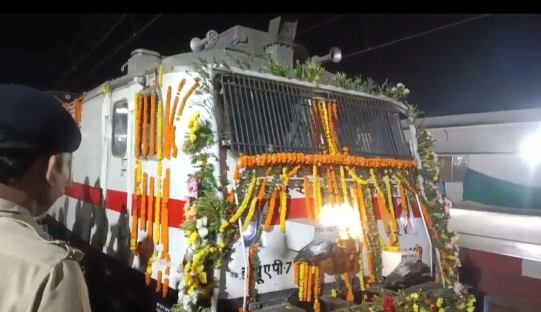 এই ট্রেনের উদ্বোধন করলেন সাংসদ জ্যোতির্ময় মাহাতো