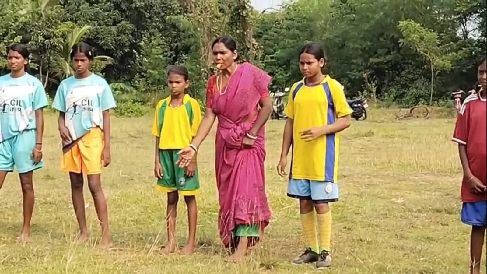 মেয়েদের ফুটবল শেখাচ্ছেন ভারতী