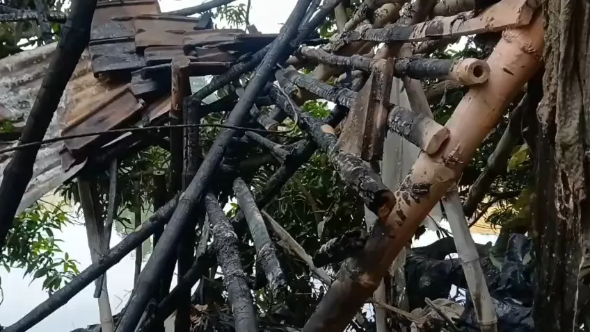 পুড়ে যাওয়া ওয়ার্কশপ