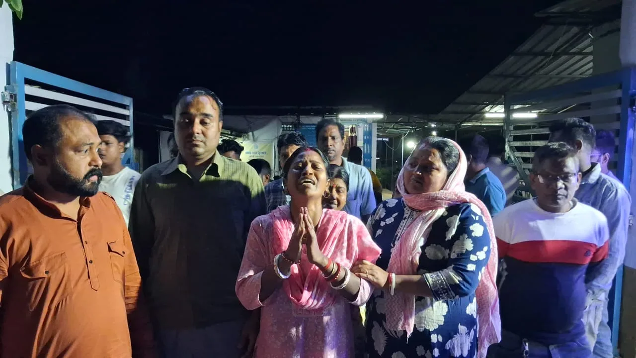 তরুণীর মৃত্যুতে কান্নায় ভেঙে পড়েছেন পরিবারের সদস্যরা
