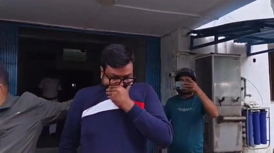 সরকারি আধিকারিক সেজে প্রতারণা
